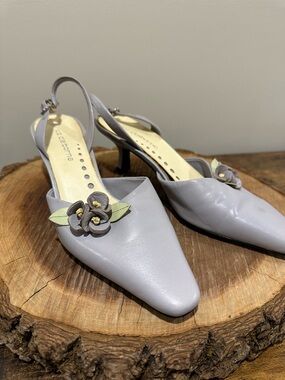 Liz Claiborne Lavender Pointed Toe Slingback Heels with Floral Accent